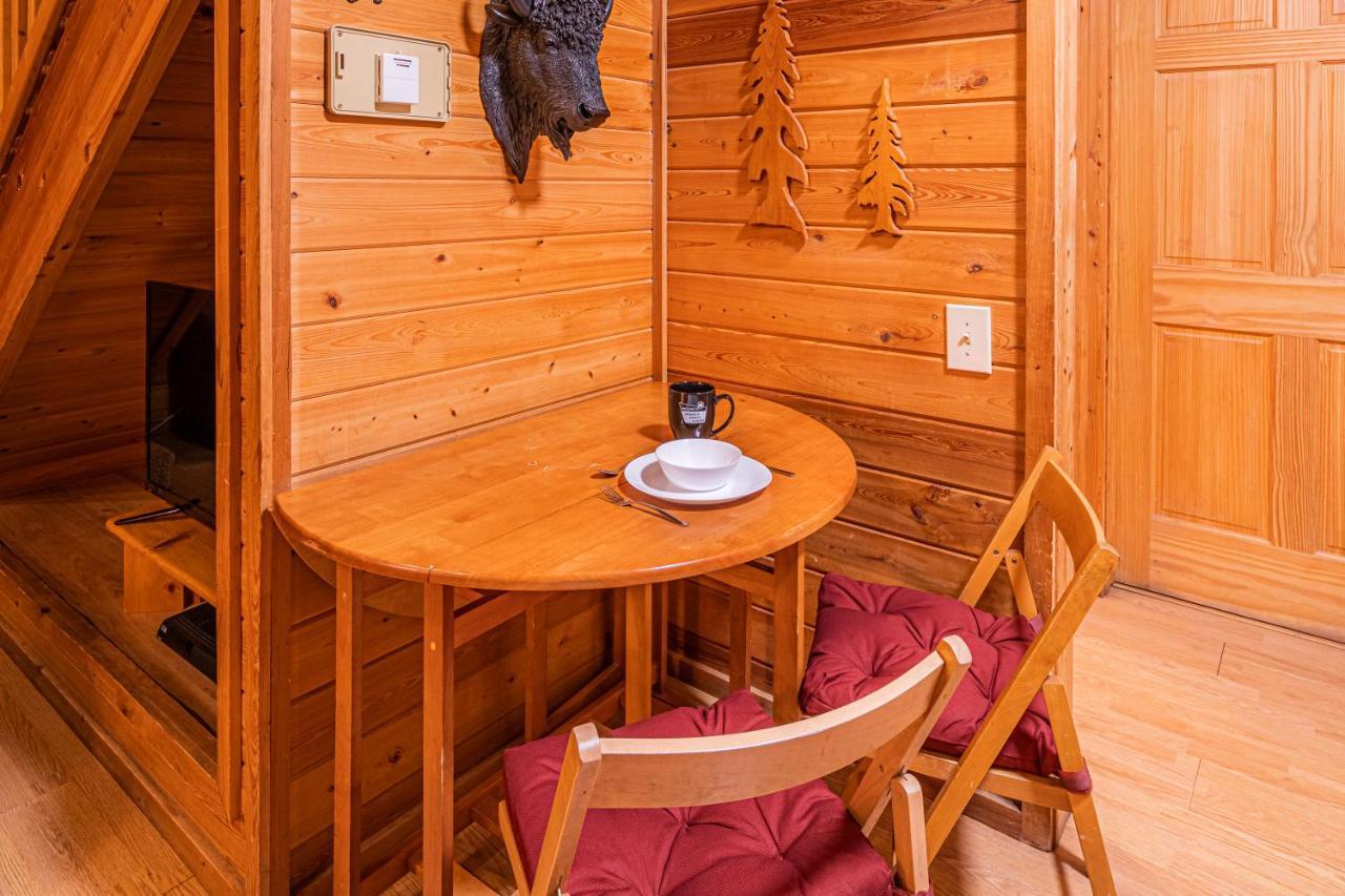 Cabin #4 The Wolves Den - Pet Friendly- Sleeps 6 - Playground & Game Room 패이슨 외부 사진