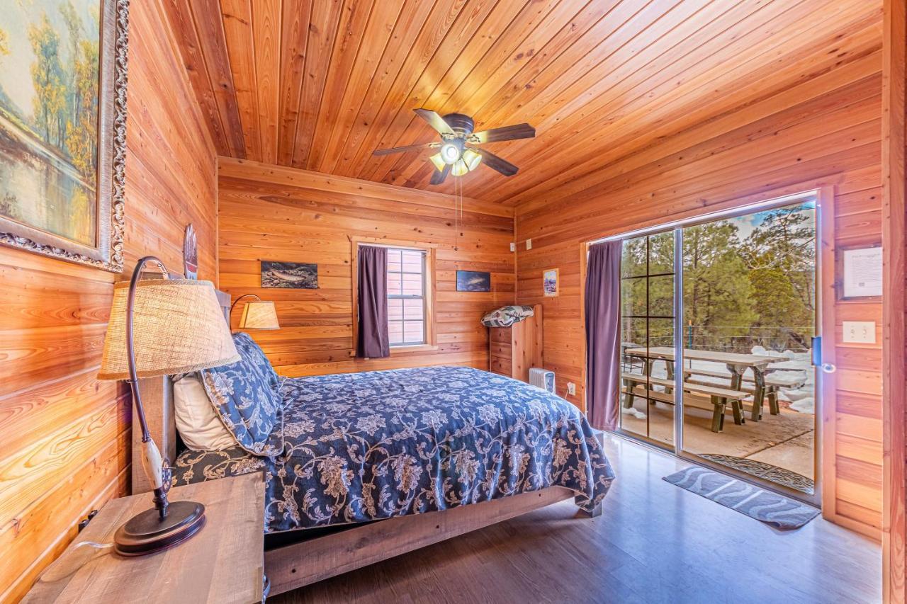 Cabin #4 The Wolves Den - Pet Friendly- Sleeps 6 - Playground & Game Room 패이슨 외부 사진